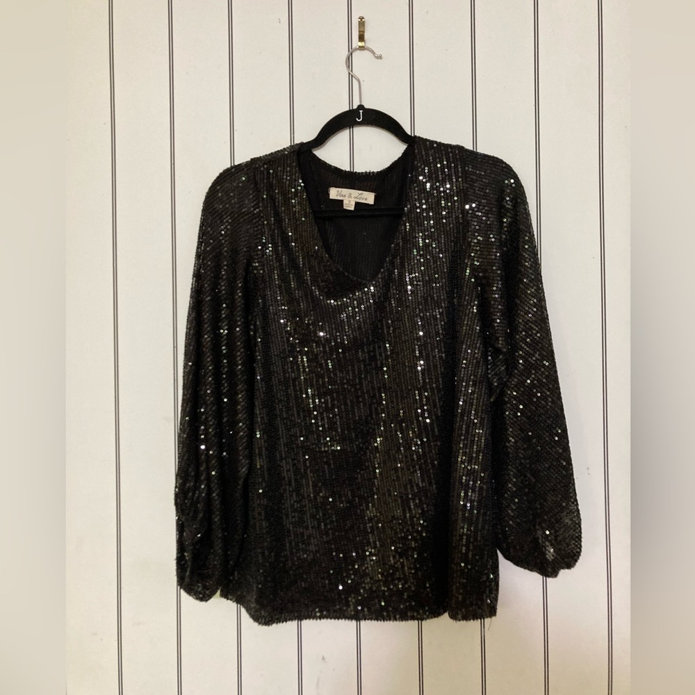 Vine & Love size small black sequin top